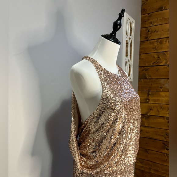 ✨BNWT Racerback body-skimming Badgley Mischka sequined dress.✨ Holiday party/NYE - Picture 3 of 6